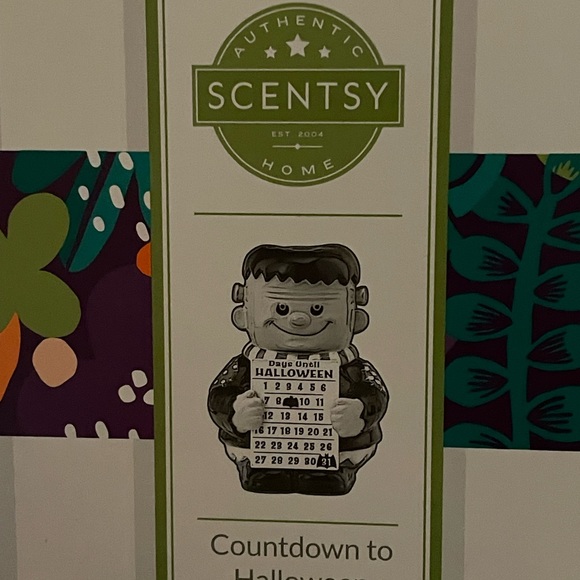 Brand NIB Countdown to Halloween 🎃👻💀Scentsy warmer - Picture 3 of 3